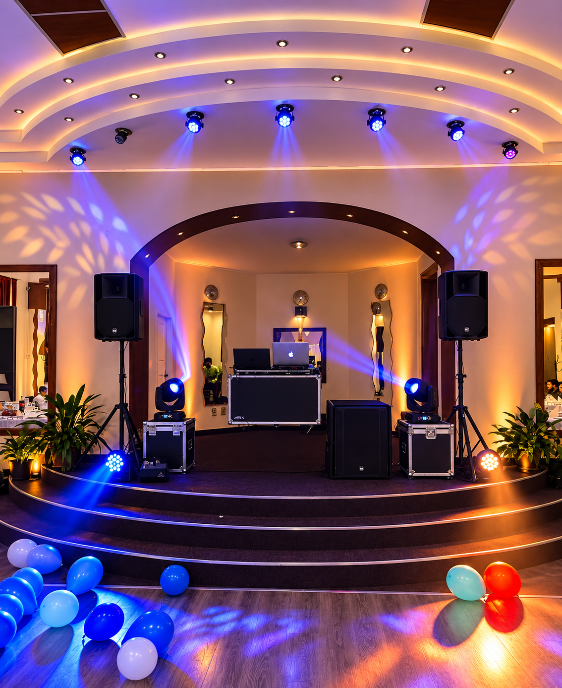 Setup de scenă cu lumini și sistem audio